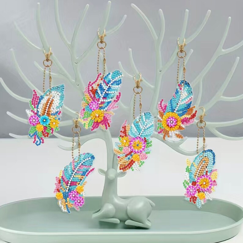 Decorate 6 Beautiful Feather Keychains/Ornaments Yourself, 5D Diamond Painting Kit, Includes Tools and Rhinestones