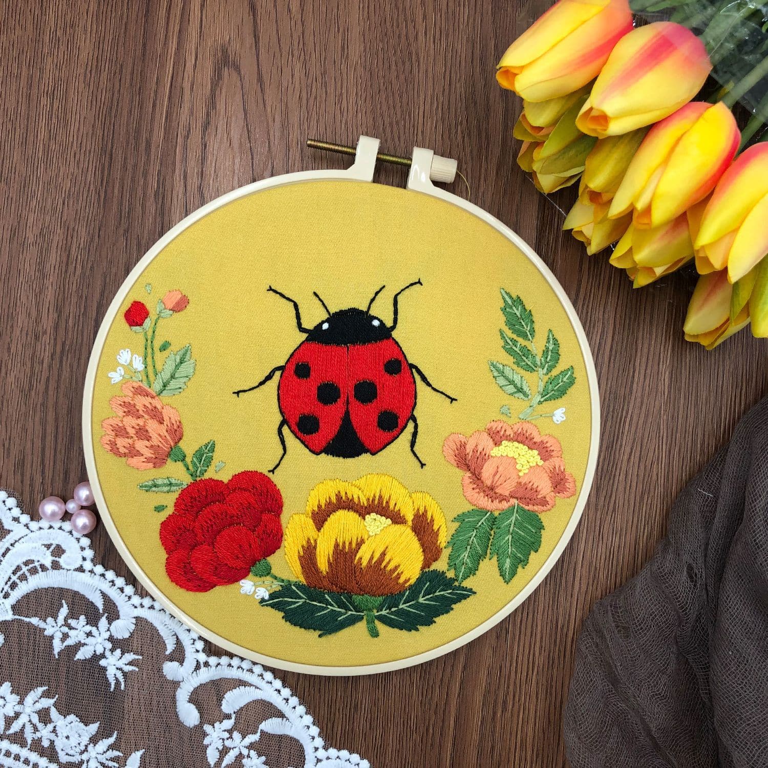 Insects and flowers - Embroidery ktclubs.com